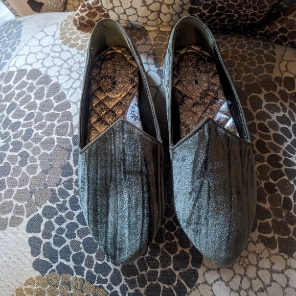 Gorgeous olive green Birdies 'Donqun' velvet ballet flats - Picture 2 of 9